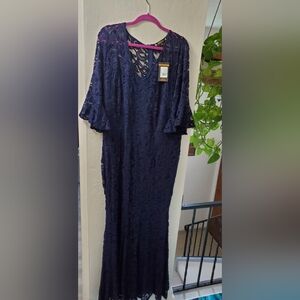 MIUSOL Lace V-Neck Flare Sleeve Mermaid Hem Evening Party Long Dress